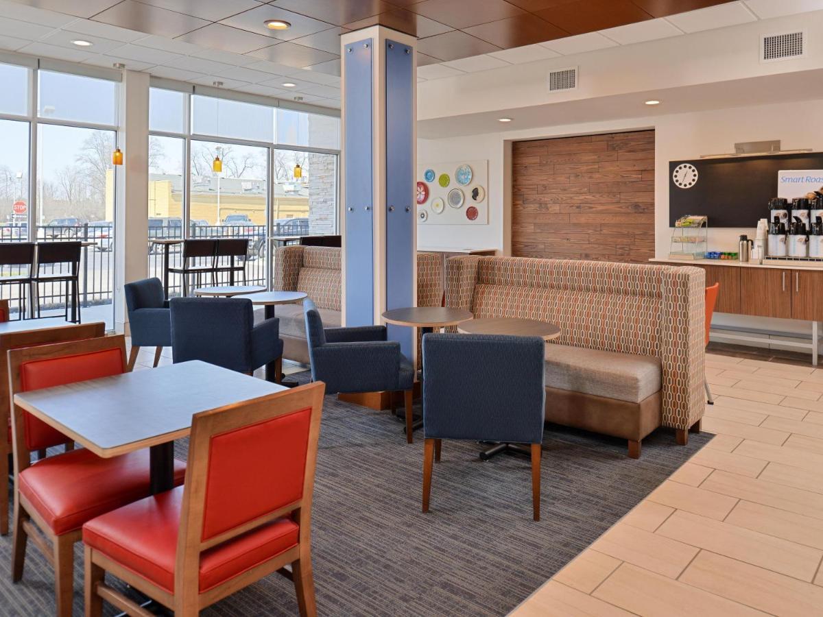 Holiday Inn Express & Suites - Brighton South - Us 23 By Ihg Exterior foto